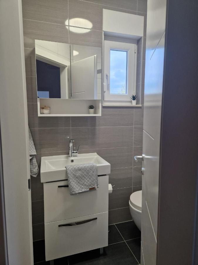 Apartman River Breeze โอมิช ภายนอก รูปภาพ